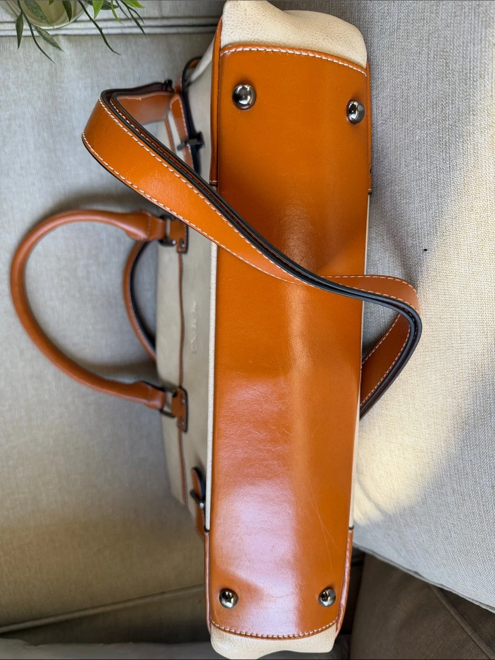 Bostaten Cream messager bag Satcwith cognac trim